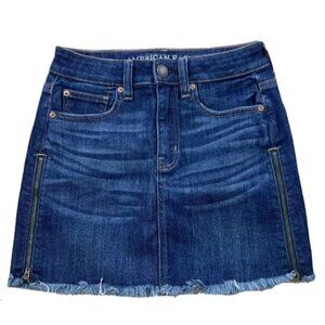 American Eagle Womens Distressed Denim Mini Skirt Zipper Details size 6